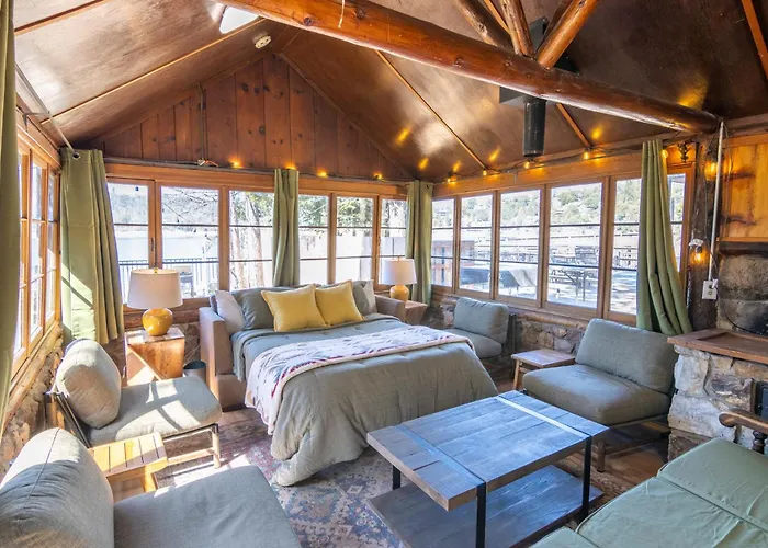 Lewis Cabin - Boat Dock - Lake Front - Sleeps 12