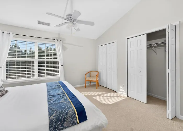 Executive & Luxury 2-Bedroom Townhouse With Pool