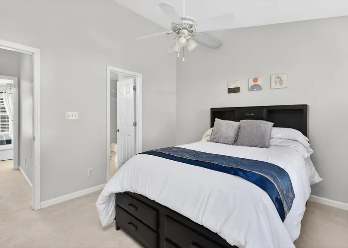 Executive & Luxury 2-Bedroom Townhouse With Pool