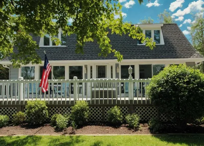 Second Floor Condo - Pool - 4 Bedrooms