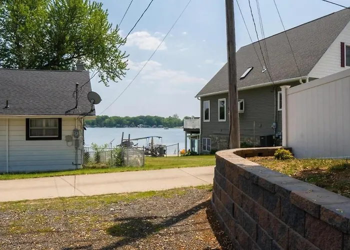 Sister Lake Cottages - Unit 6
