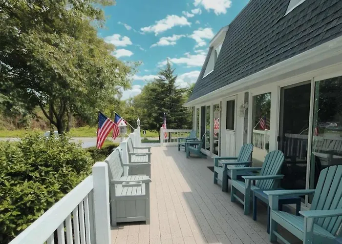 8 Bedrooms With A Pool - 404 Fourth Avenue