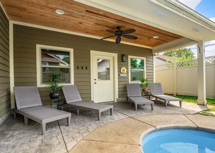 The Paper Plane Pool - Sauna - Poker Room - Sleeps 8