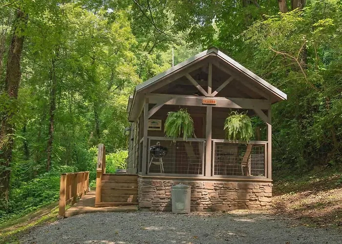 Ernie Cabin Wauhatchie Woodlands Tiny Cabin