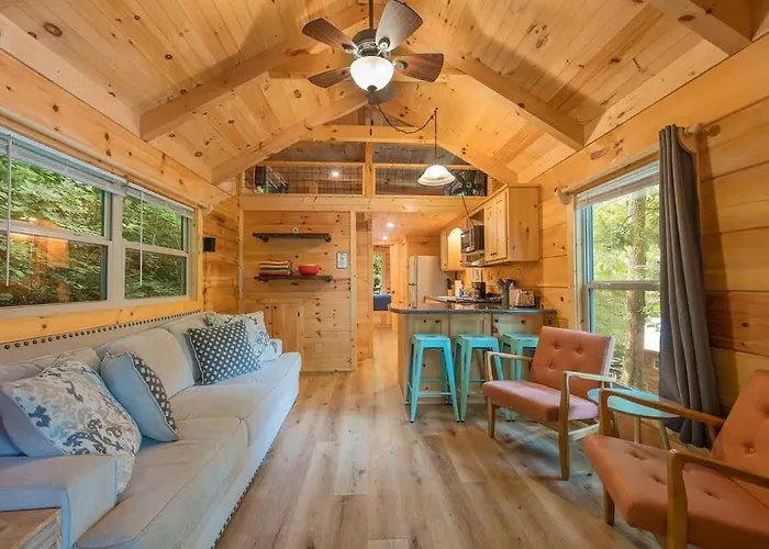 Papa Cabin Tiny Log Home Comfort In Rustic Bliss