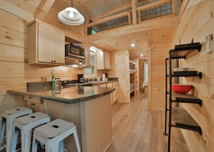 Lena Cabin Wooded Tiny Cabin - Hot Tub