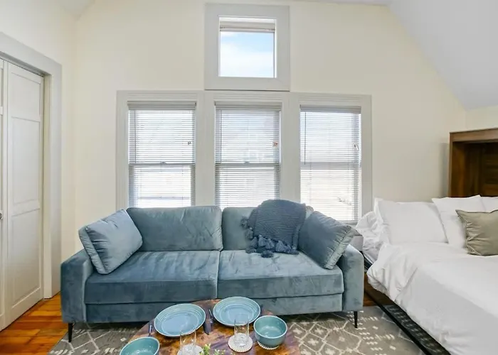Modern Victorian Studio - Steps To Cleveland Clinic