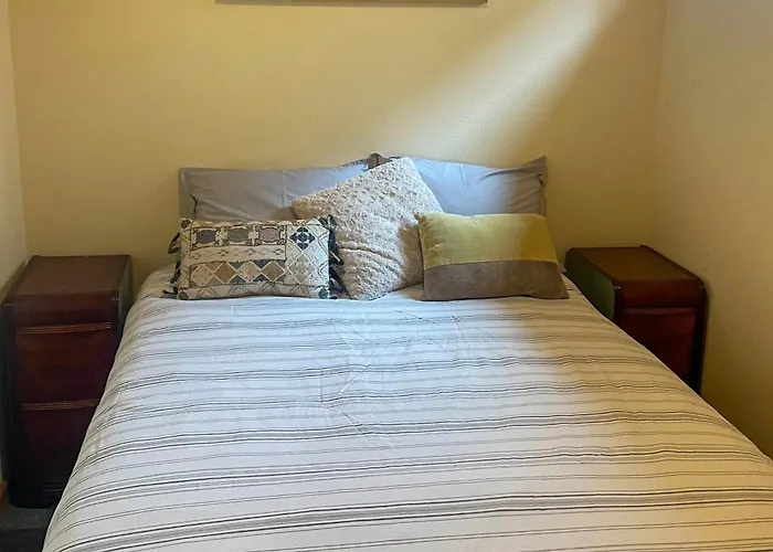 3 Mi To Dtwn: Mtn-View Retreat In Hot Springs!