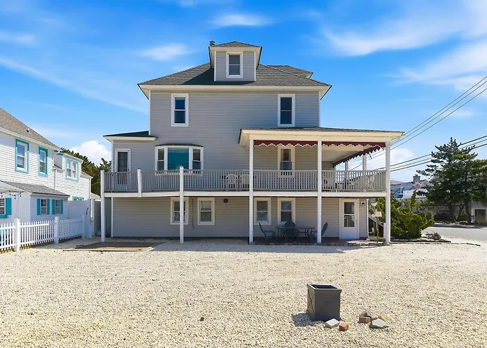 3 Bedroom 2 Bath Beach House Condo- 10 Houses From The Beach Walk To The Beach, Where Every Fisherman'S Paradise Begins