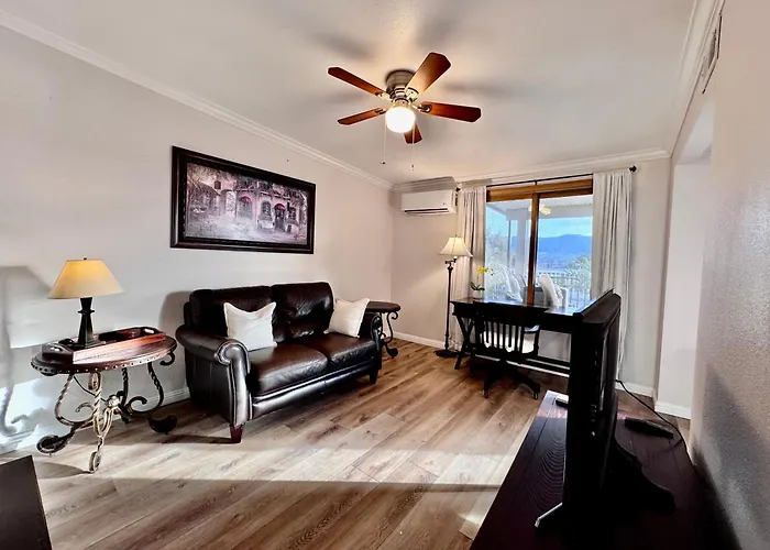 Quiet Comfort Suite 2B1B Skyline View