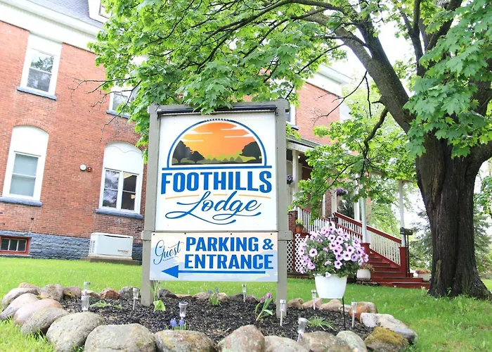 Foothills Lodge & Cafe