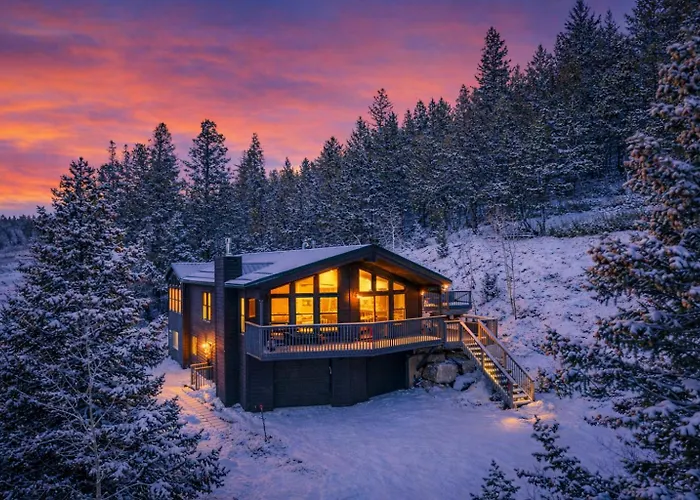 Mountain View Retreat - Game Room, 2 Living Areas, Hot Tub, Fire Table