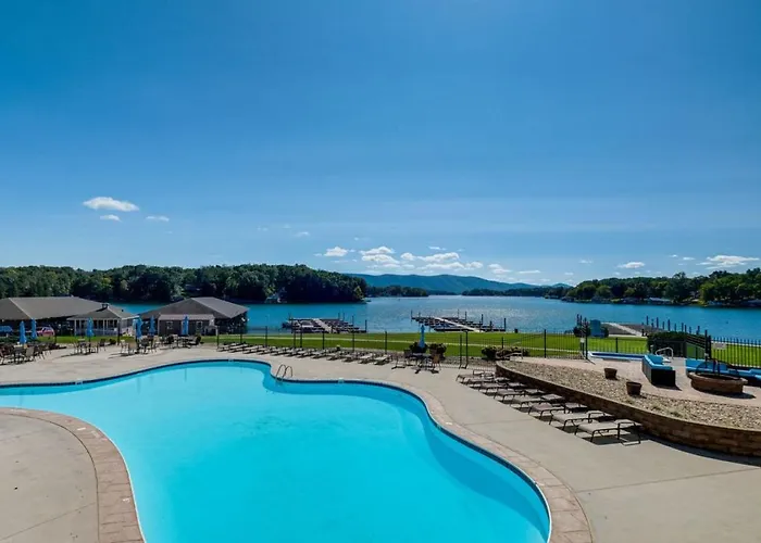 Studio Retreat With Pool, Trails And Lake Access