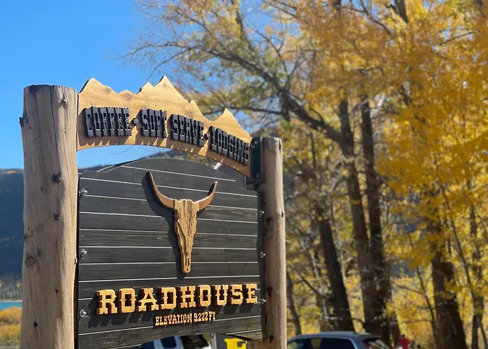 Roadhouse Lodge & Coffee Shop