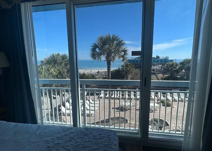 Enjoy & Relax Ocean Front King Apartment With Bunks