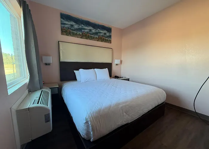 Red Lion Inn & Suites Adairsville