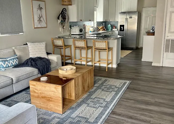 Stay, Sip, Stroll - Downtown Palm Harbor