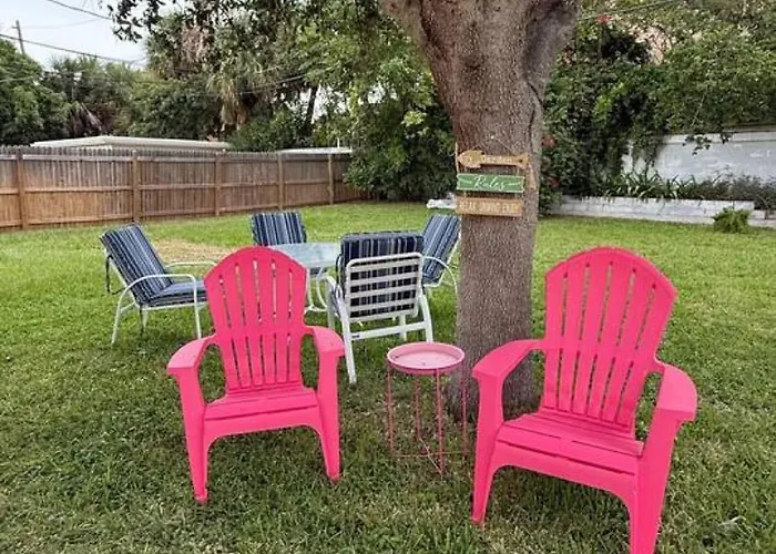 Boutique Hotel Across From Cocoa Beach, Pool 1