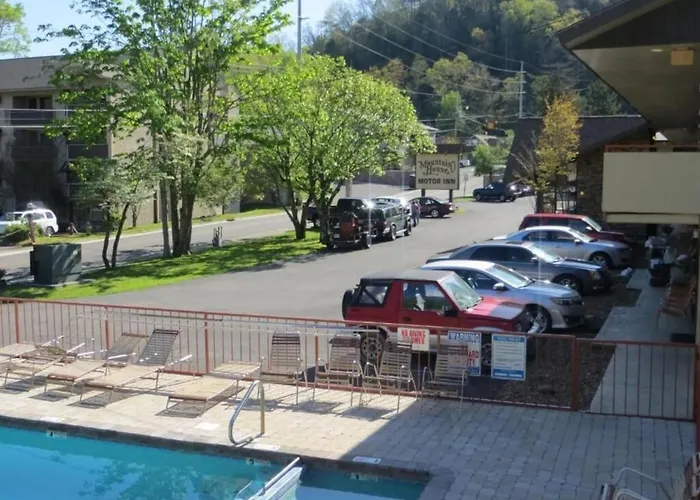 Mountain House Motor Inn Downtown Gatlinburg