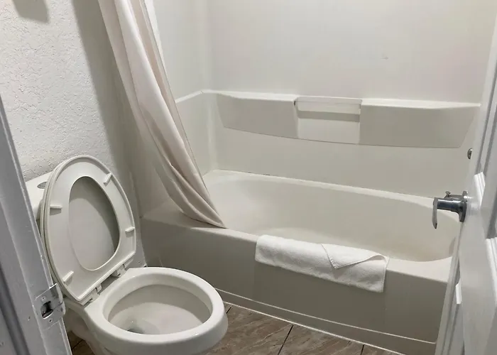 Woodward Inn & Suites