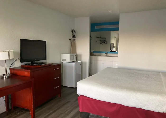 Woodward Inn & Suites