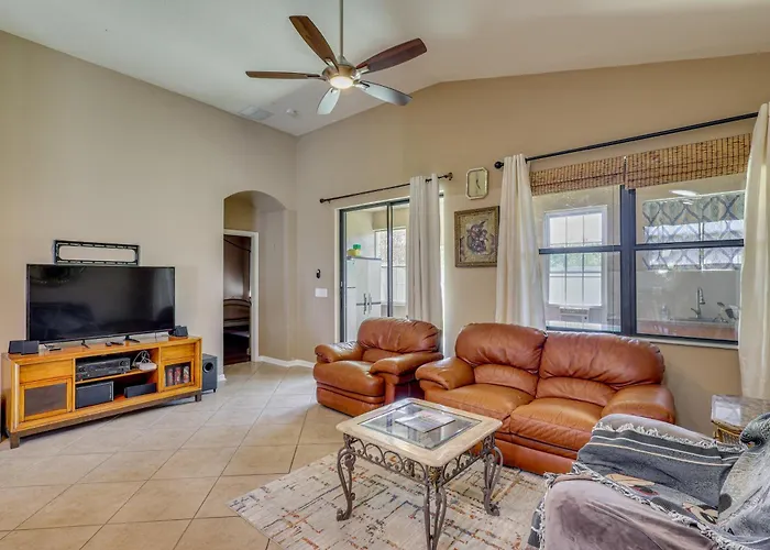 Extended Stay In Tampa Area! Spacious Home W/ Yard