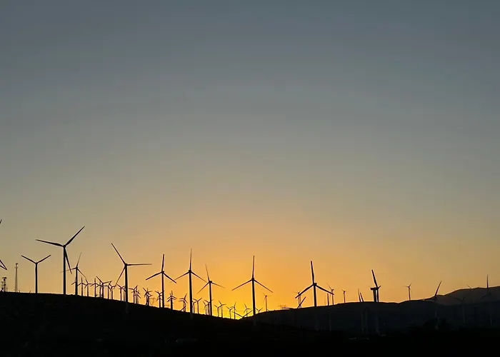 Charming-Cozy Trailer Under The Turbines