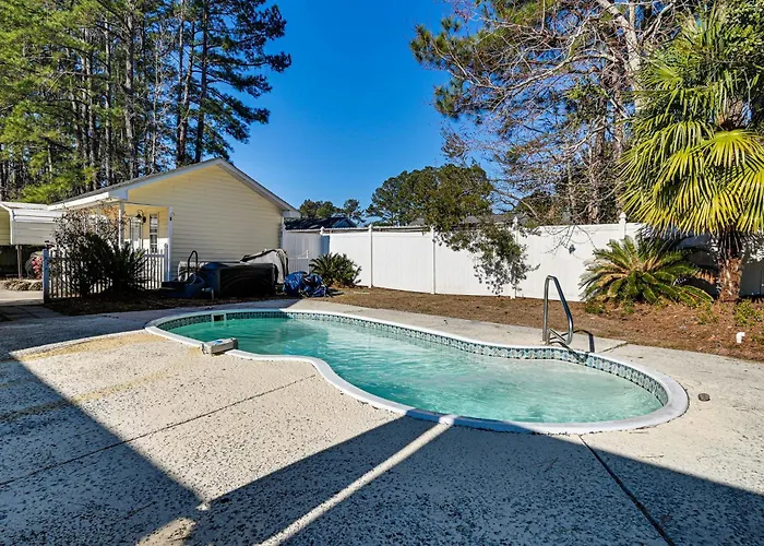 Hot Tub + Gazebo: Group Getaway Near Dtwn Conway!