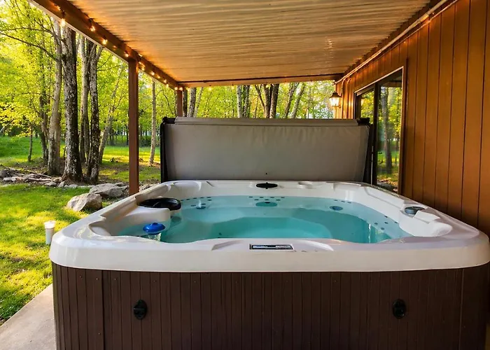 Pickleball Pool Table Hot Tub Firepit King Bed