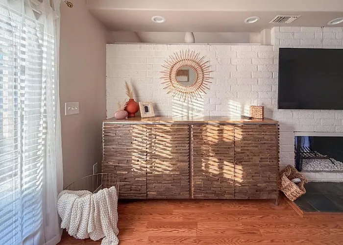 Mid Century Boho Casita - 3Br 2Ba - Spacious Yard