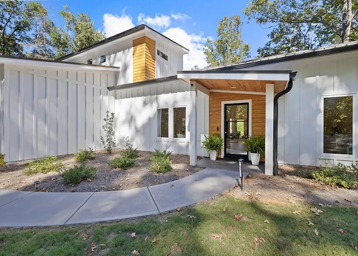 'The Emerald Cove Residence' Lake Oconee Luxury!