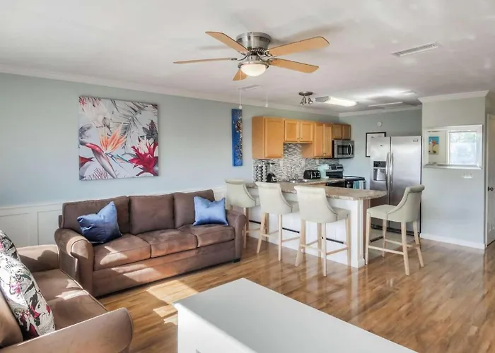 Canal Place 206
