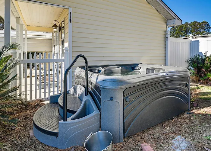 Hot Tub + Gazebo: Group Getaway Near Dtwn Conway!