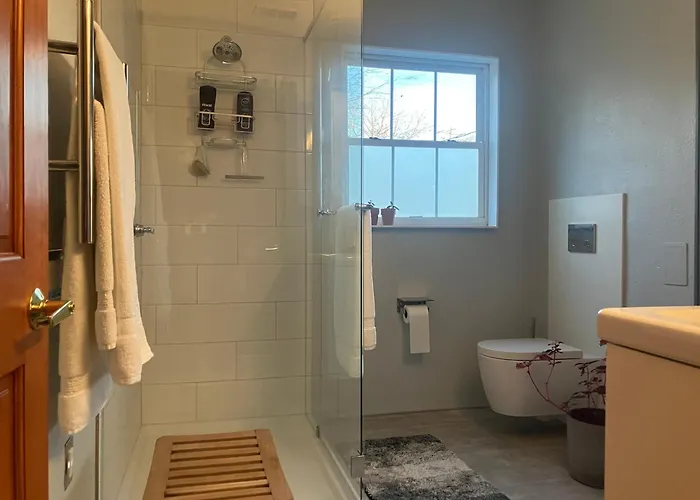 Welcoming 2-Bedroom House Near Historic Downtown Seguin