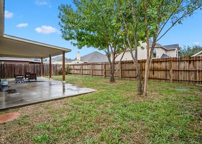 Cypress Gem, Cozy, Central & Pet-Friendly Retreat