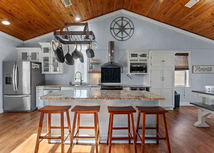 Spacious Foley Retreat Sleeps 12 Game Room Theater