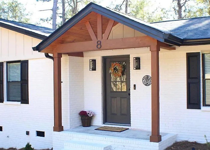 New Aiken Retreat I Firepit I Hot Tub I Near Dtwn