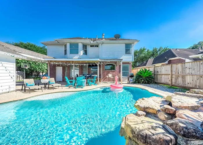 Spacious 5Br Villa With Pool, Fire Pit, And Game Area