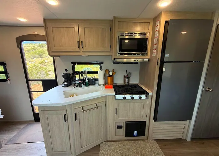 Charming-Cozy Trailer Under The Turbines