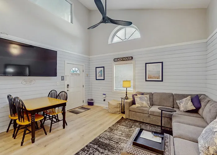 Great Dog-Friendly Home With Gulf Views Shared Pool Just Steps From The Gulf