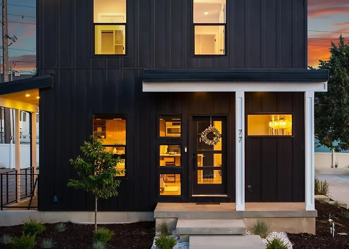 Modern Style Home, Near Expo, Rsl Stadium, Skiing