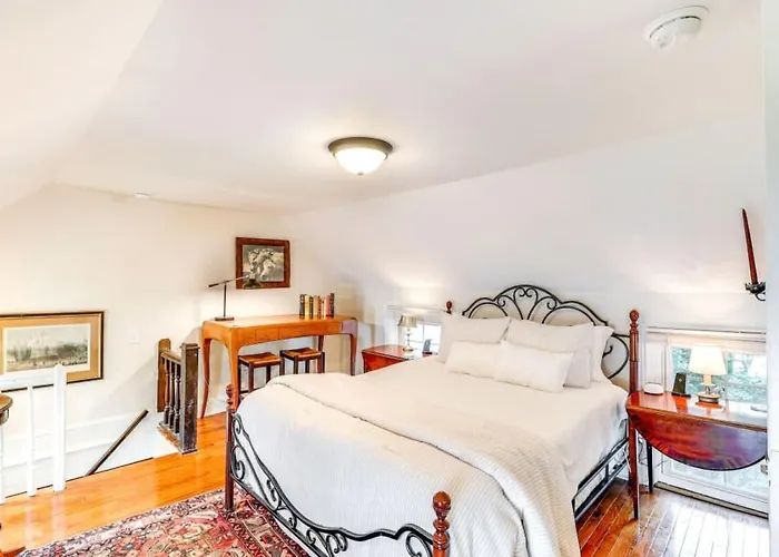 Historic Milton Gem With Deck And Modern Touches