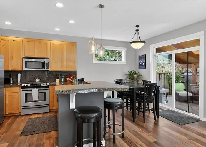 Cozy Keizer Escape -Firepit, Bbq & Near Portland Home