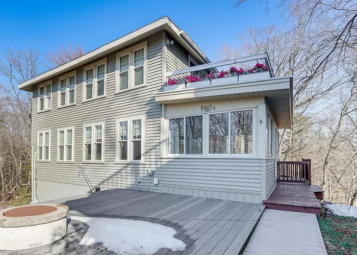 Walk To Beach! Serene Lake Michigan Home W/ Deck