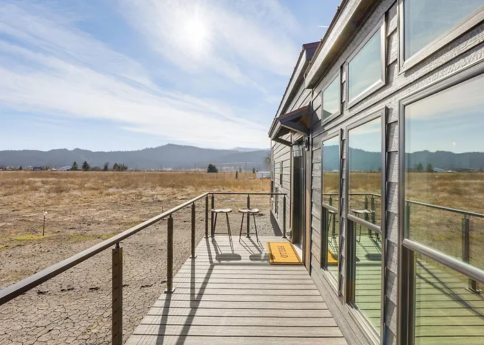 "Cozy Montana" Home W/ Mountain Views!