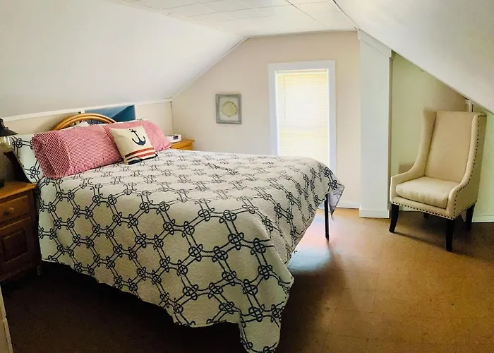 Spacious 5-Bedroom House Walking-Distance To Downtown Manistee And 1St St Beach!