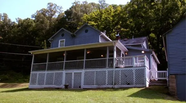 Hollyberry Inn At Heritage Farm