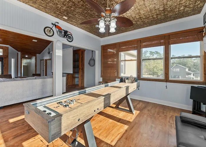 Spacious Foley Retreat Sleeps 12 Game Room Theater