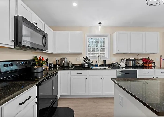 Sefahs Cozy Ashburnham Home