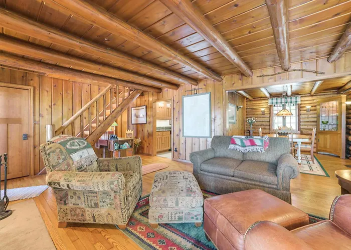 Waterfront Cottage: Family Getaway At Lake Huron!